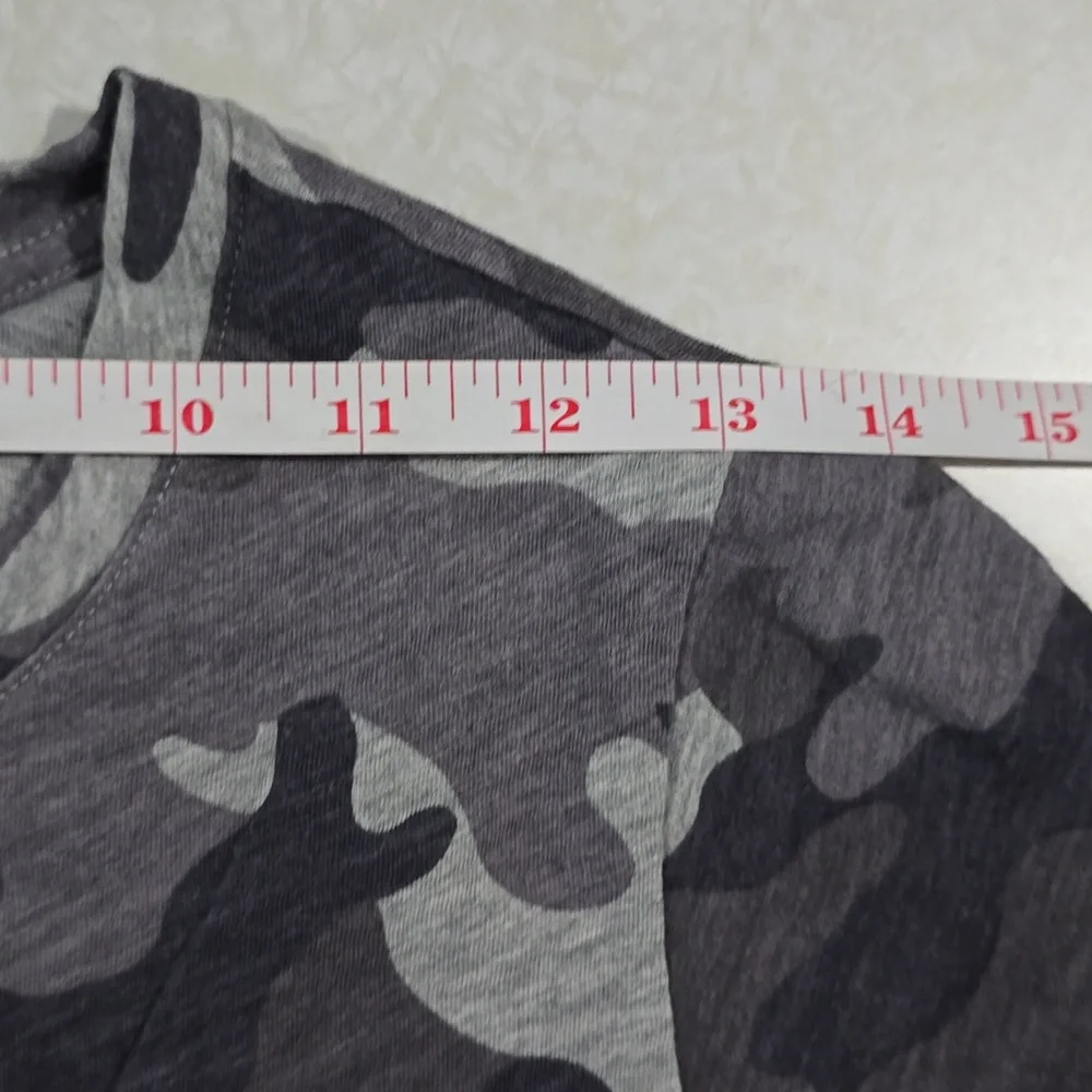 Old Navy Gray Crop Fitted Short Sleeve T-Shirt Size Small‎